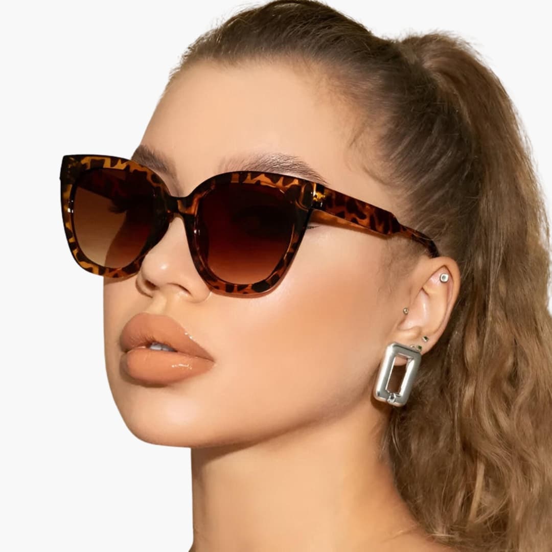 Women's Sunglasses with Cat Eye Frame and Gradient Lenses