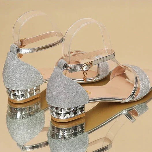 Sharmila – Elegant sandals with gold accents